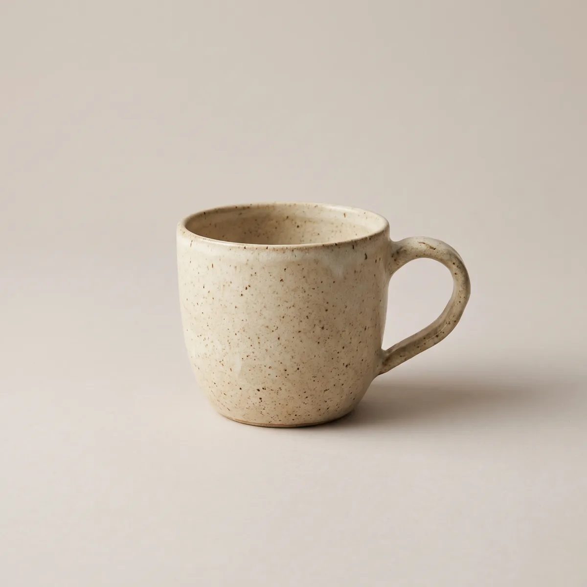 Taza de cerámica artesanal